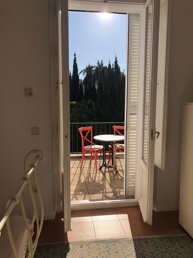 Family B&B Homefromhomees Сан-Фелиу-де-Гишольс Экстерьер фото