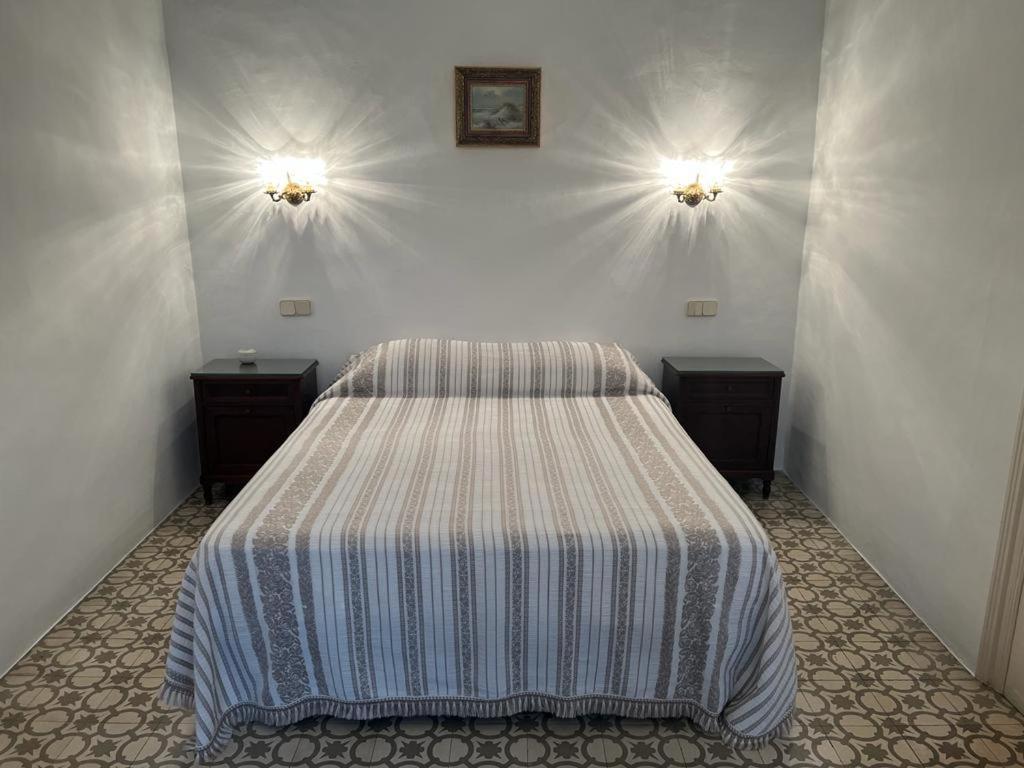 Family B&B Homefromhomees Сан-Фелиу-де-Гишольс Экстерьер фото