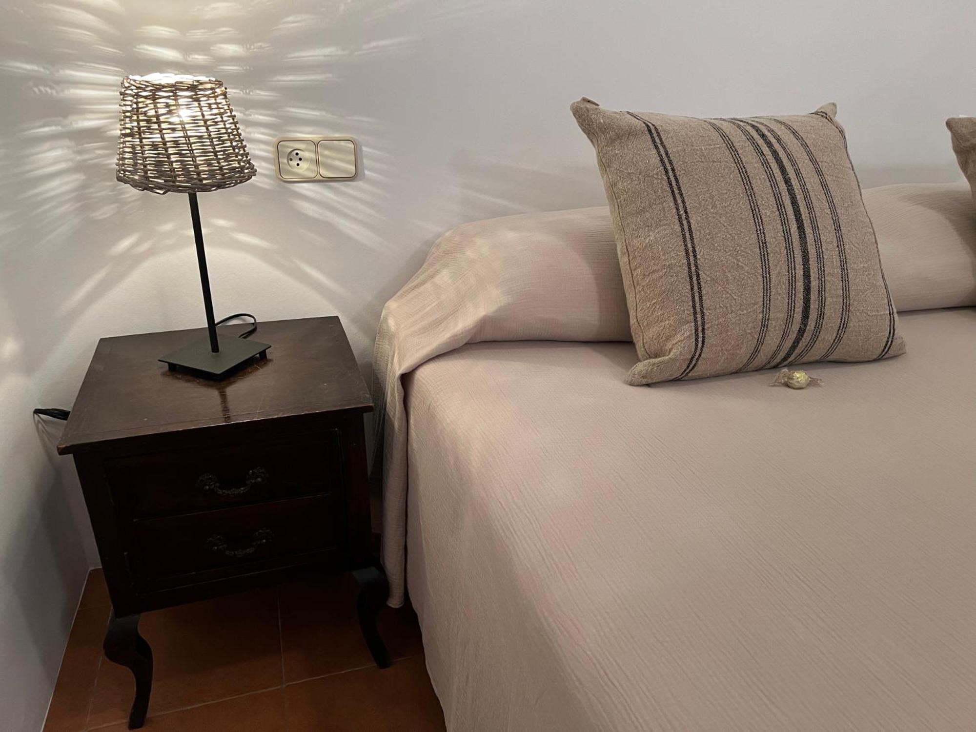 Family B&B Homefromhomees Сан-Фелиу-де-Гишольс Экстерьер фото
